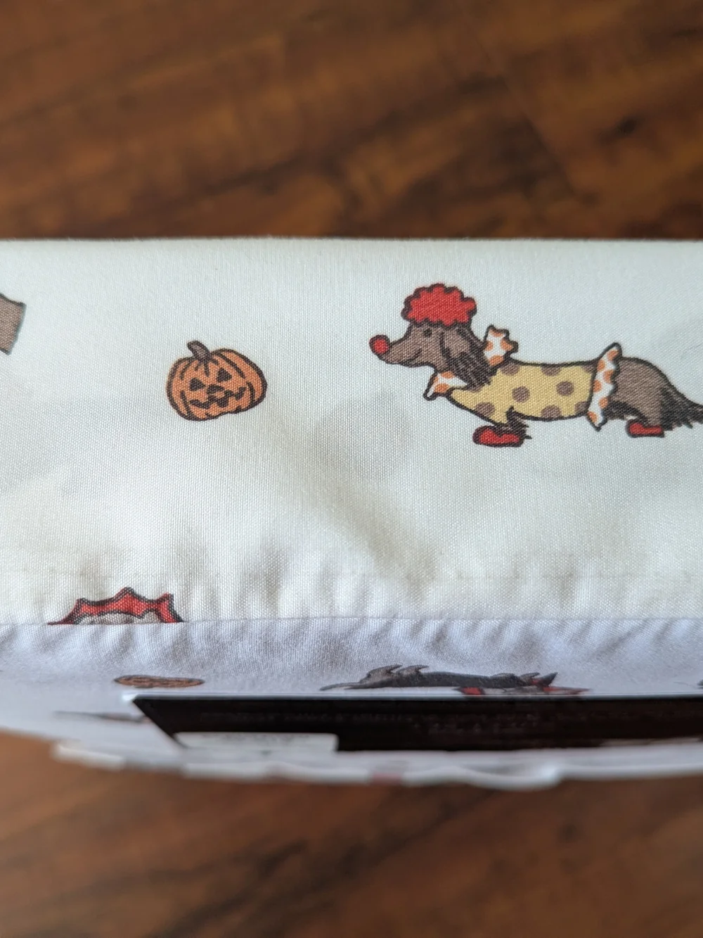 Cynthia Rowley White Full Sheet Set with Multicolor Halloween Dachshund